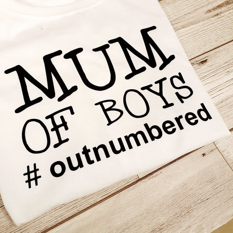 MUM OF BOYS OUTNUMBERED T-SHIRT LADYFIT